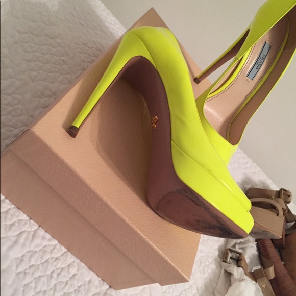 Prada Patent Leather Pumps Bright Yellow - Picture 4 of 7